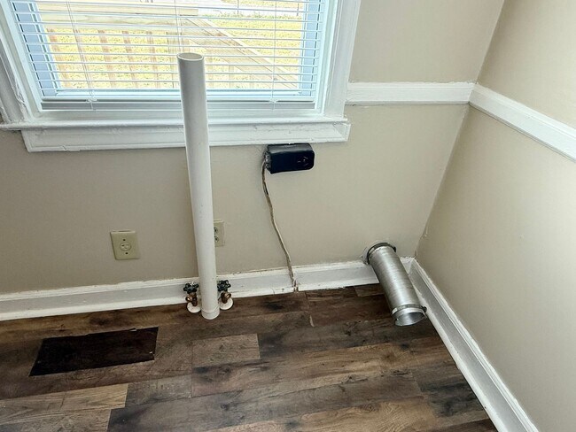 Building Photo - Fully Renovated 3-Bedroom, 1 Bathroom Home