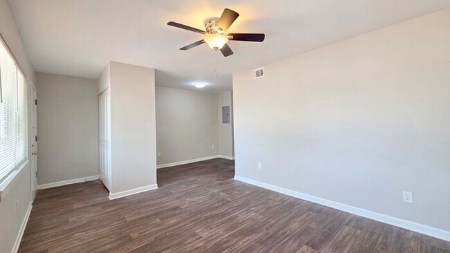 Building Photo - One Month Free! Classic 1 Bedroom Apartment in Historic Downtown College Park!