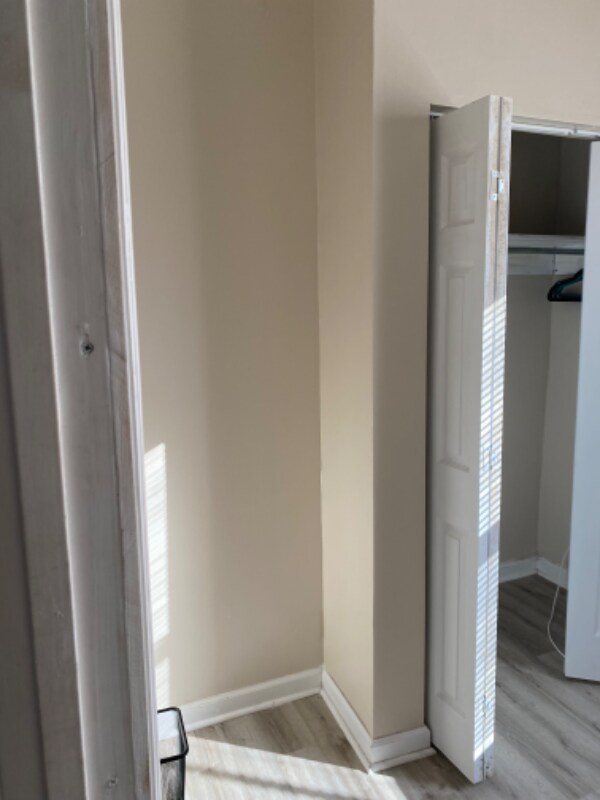 Building Photo - 155 Romney St