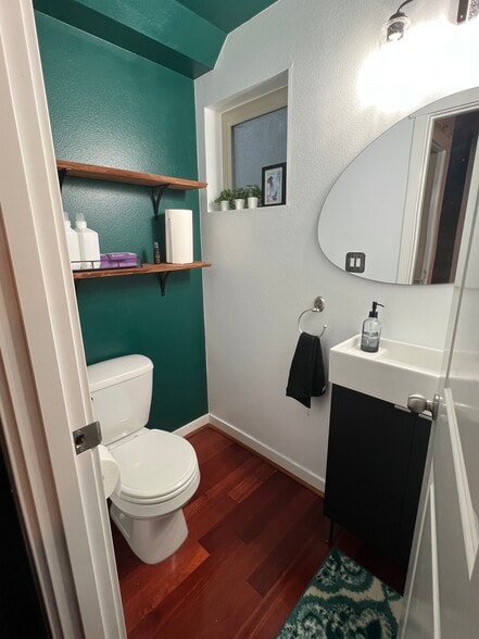 Building Photo - 9239 Woodlawn Ave N