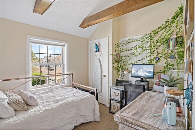 Building Photo - 210 Broadway