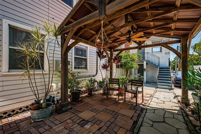 Building Photo - 833 1st St NE