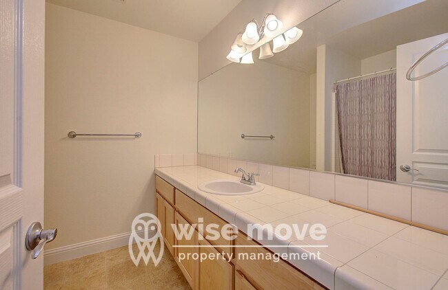 Building Photo - East Vancouver- Beautiful 5 bedroom