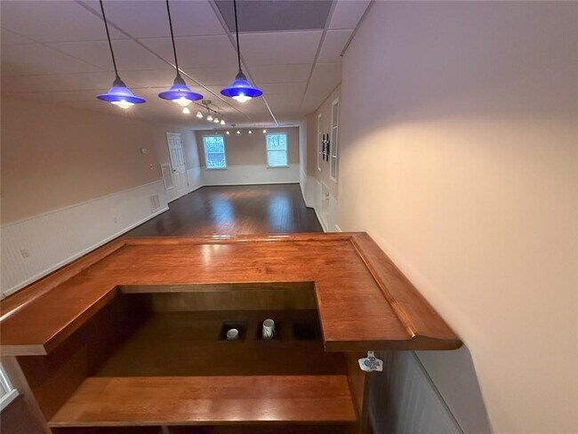 Building Photo - 715 Apsley Way