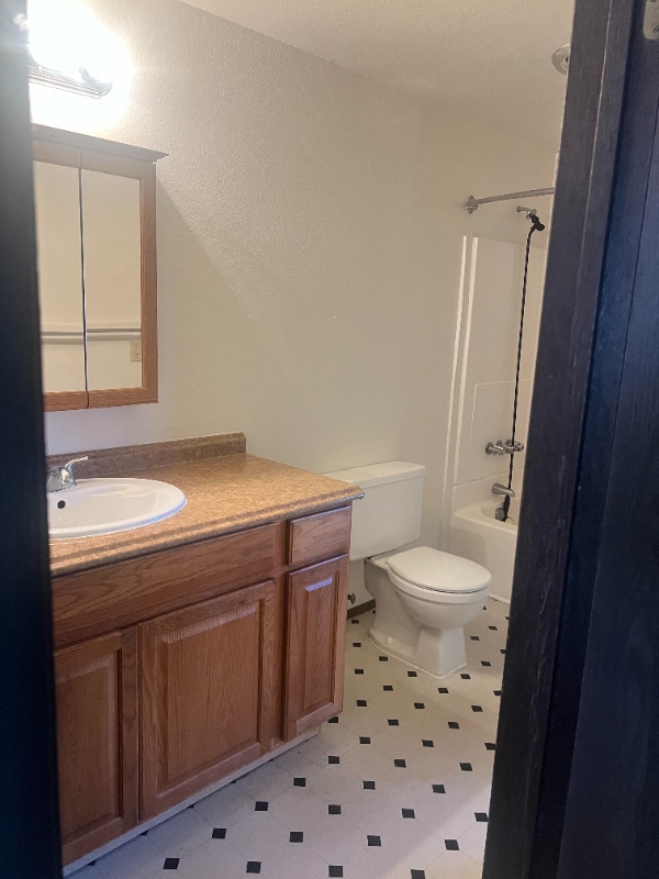 Building Photo - 850 SW Harrier Cir