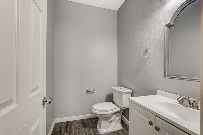 Building Photo - 3909 Sweet Pine St