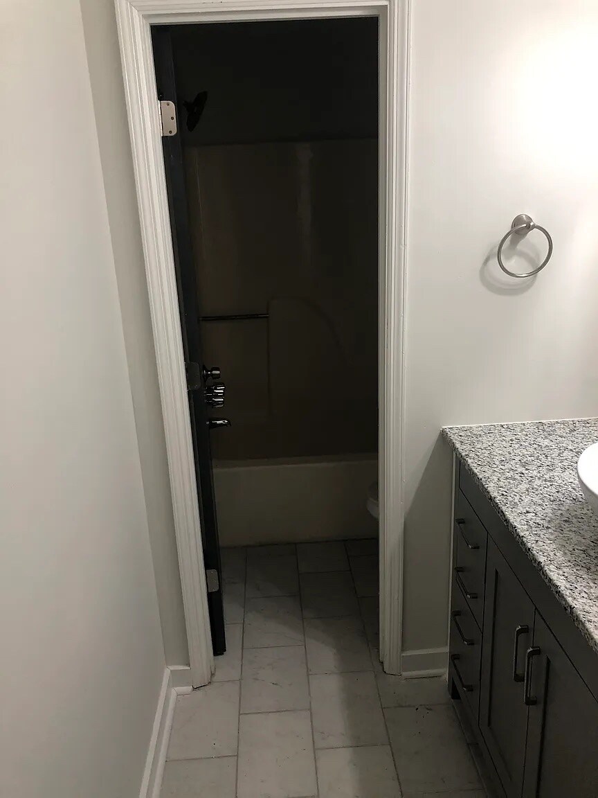 Building Photo - Room in Townhome on Pine Tree Trail