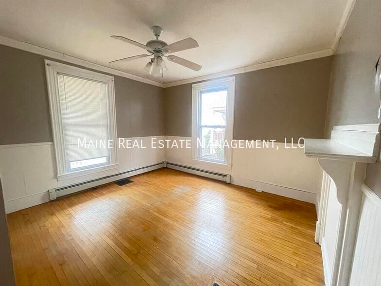 Building Photo - 59 Elm St