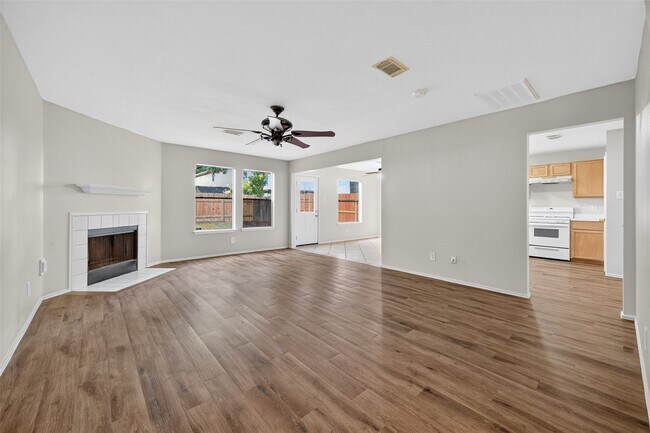 Building Photo - 16318 N Glade Dr