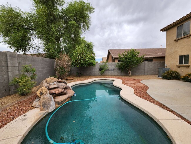 Building Photo - Promotion!  4 Bed 2.5 Bath Home with Split...