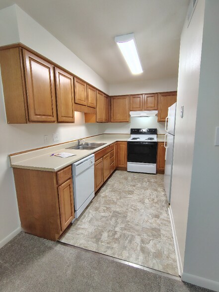 Primary Photo - 600 Reusens Rd