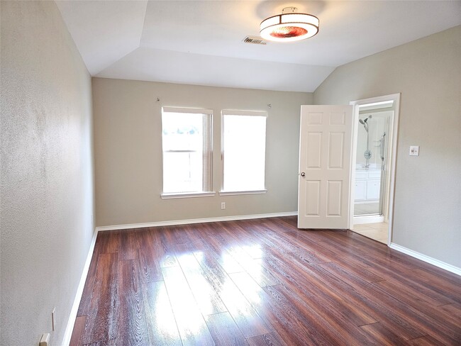 Building Photo - 2427 Colonial Springs Ln