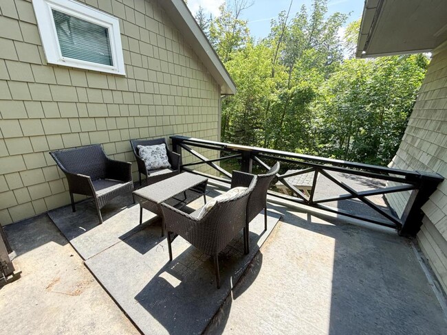 Building Photo - 207 Kelvin Pl