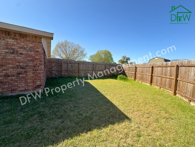 Building Photo - 8917 Vernon Dr