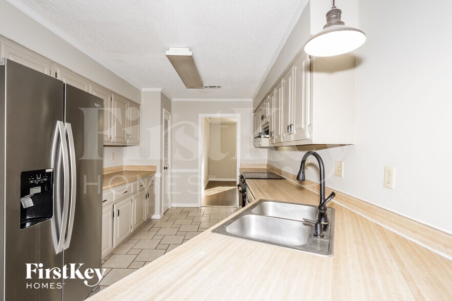 Building Photo - 9460 Woodcutter Ln