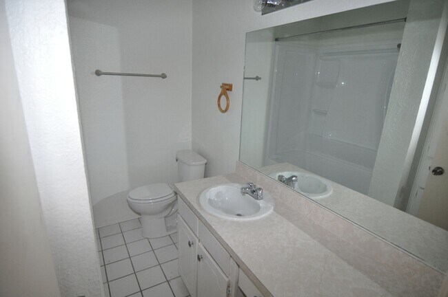 Building Photo - 108 Navajo Dr