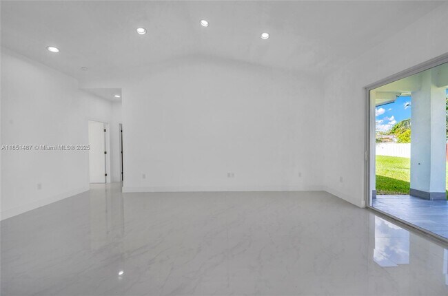 Building Photo - 15620 NW 39th Ct