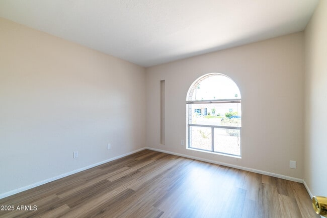 Building Photo - 2847 E Acoma Dr