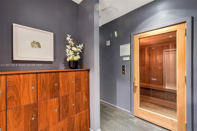 Building Photo - 1300 Brickell Bay Dr