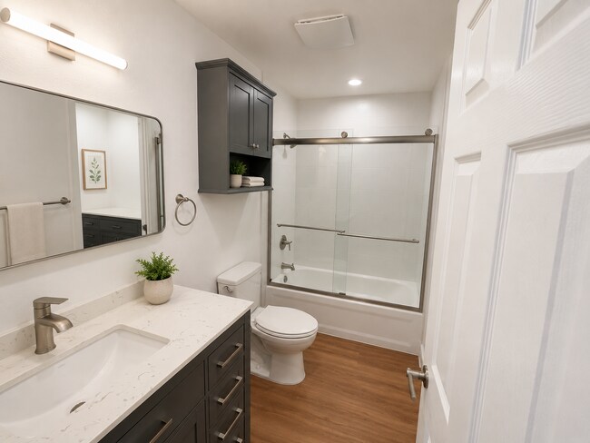 Building Photo - Newly Remodeled Duplex for Rent in Central Davis