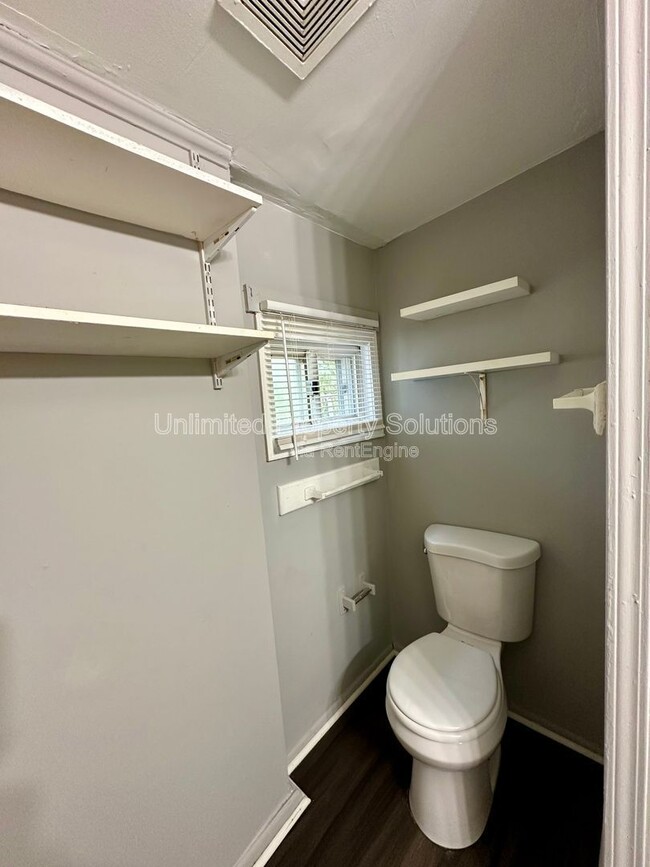 Building Photo - 1109 Fanning St