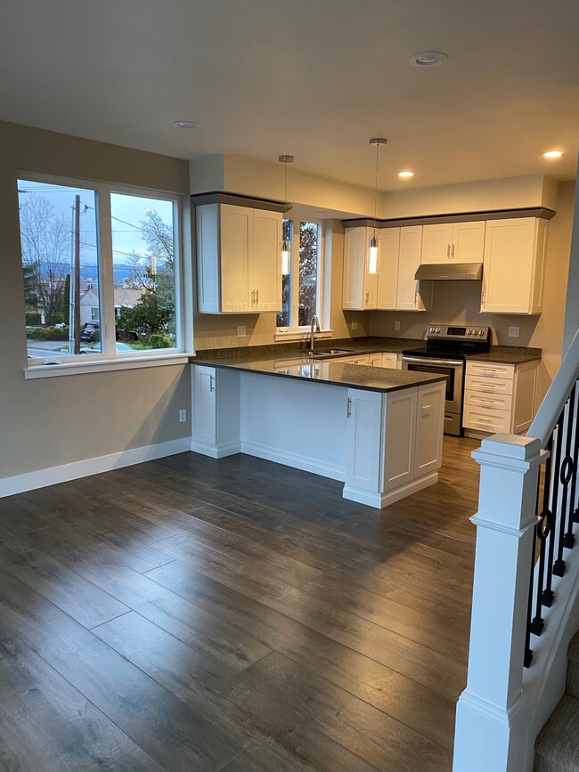 Building Photo - 2380 Willamette St