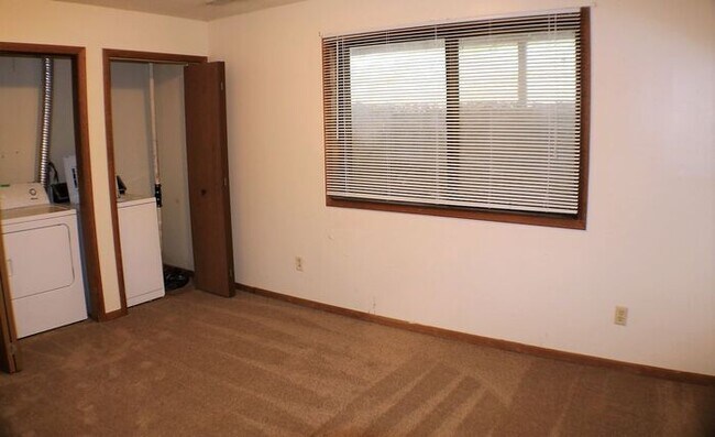 Building Photo - $1,475 | 2 Bedroom + Bonus Room, 1.5 Bathroom Town Home | No Pets | Available for July 1st, 2026 ...