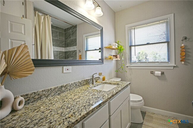 Building Photo - 315 Winburn Ave