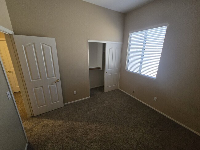Building Photo - 1580 N Racine Ct