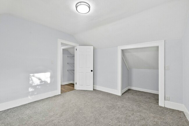 Building Photo - 3701 Leybourn Ave