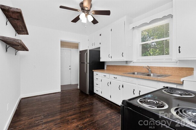 Building Photo - 4914 Unaka Ave