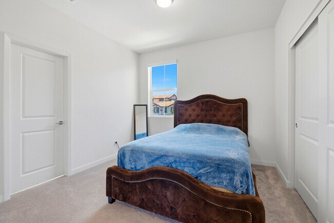 Building Photo - 4 Bedroom Townhome for rent In Murrieta