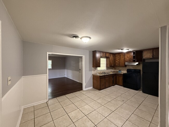 Building Photo - 4426 Narrow Lane Rd