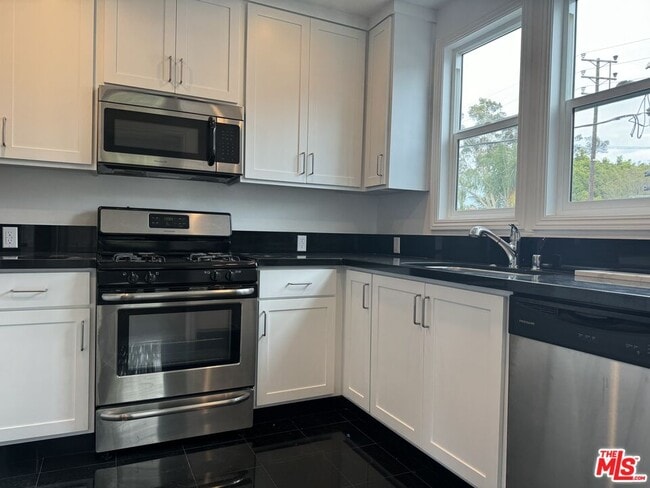 Building Photo - 5861 Whitworth Dr