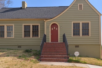 Building Photo - Charming Craftsman in the Heart of Atlanta...