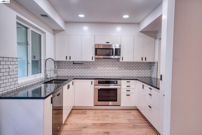 Building Photo - 535 Churchill Downs Ct