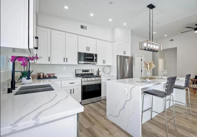 Building Photo - 573 Florida St