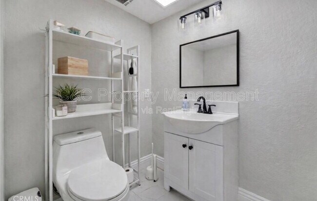 Building Photo - 2764 Tropicana Dr