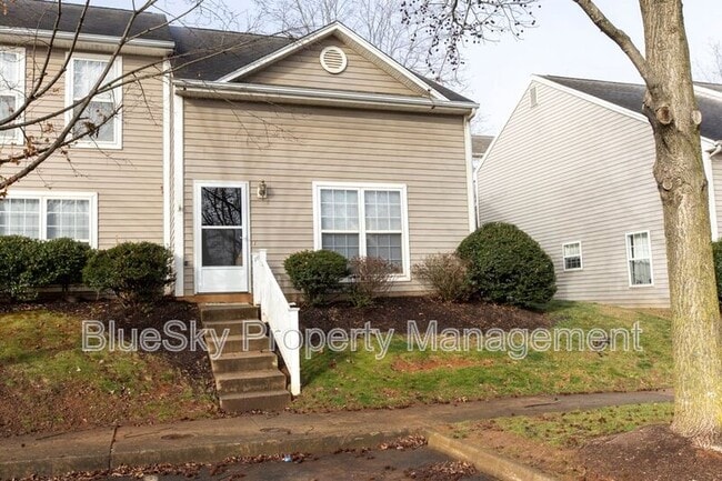 Primary Photo - 115 Greenwich Ct