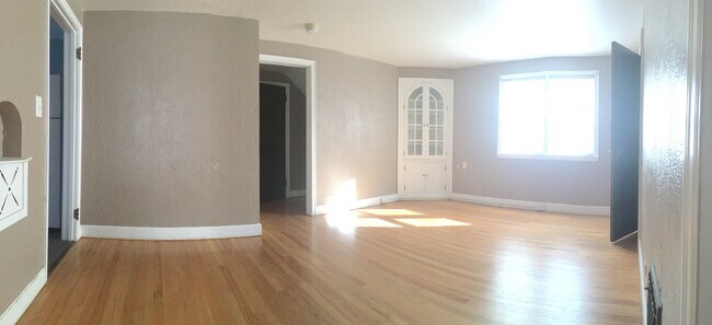 Living Room - 1341 S Farwell St