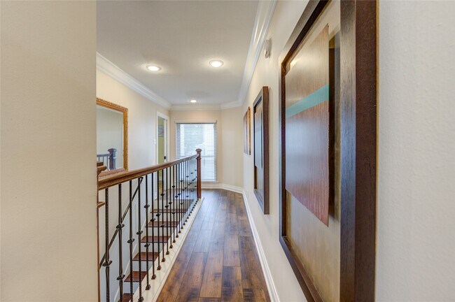 Building Photo - 2527 Potomac Dr