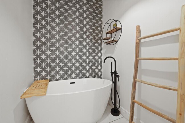 Building Photo - 510 Camino De Rancho