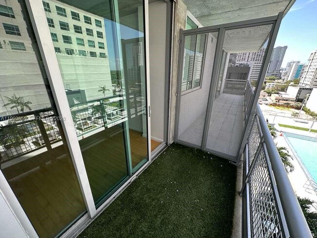 Building Photo - 690 SW 1st Ct