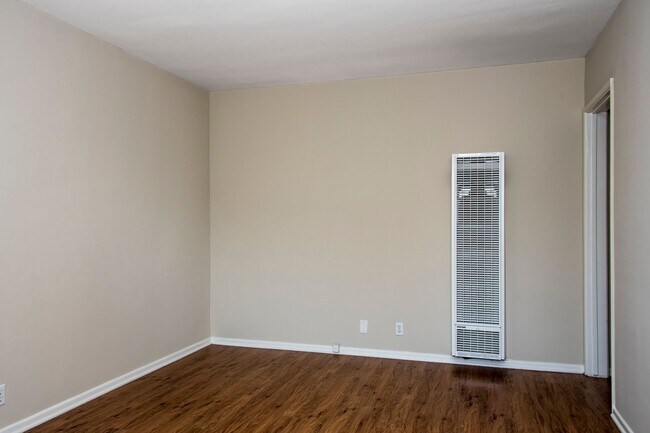 Building Photo - san63