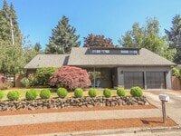 Building Photo - Coming Soon !!! 4 Bedroom Tualatin Home Available - Inquire today !!!