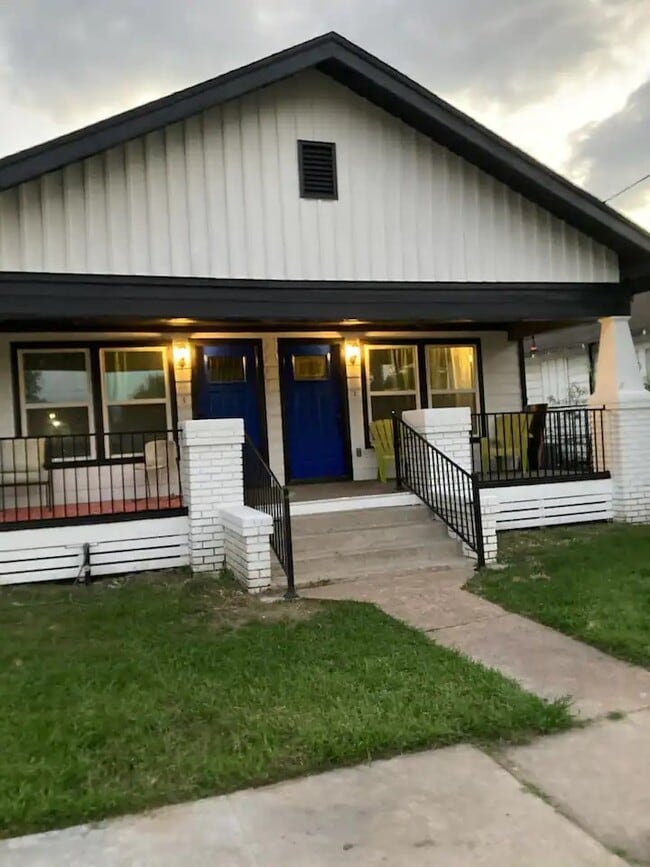 Primary Photo - 6706 Avenue C