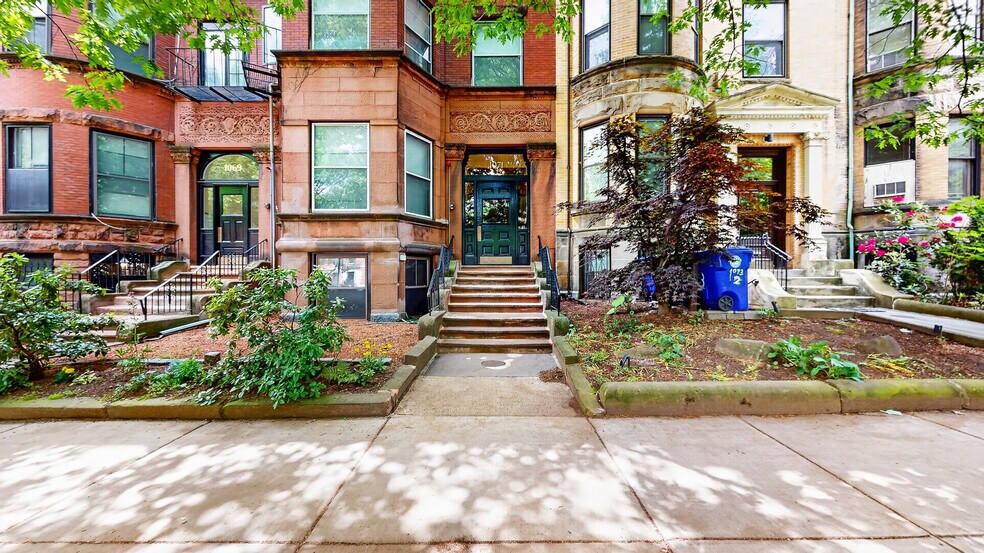 Building Photo - 1071 Beacon St