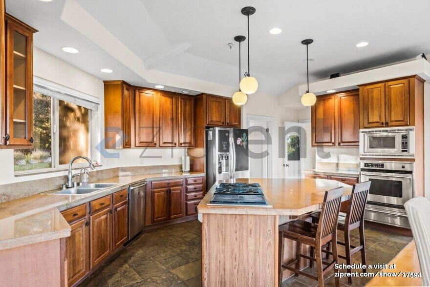 Building Photo - 135 Montalvo Rd