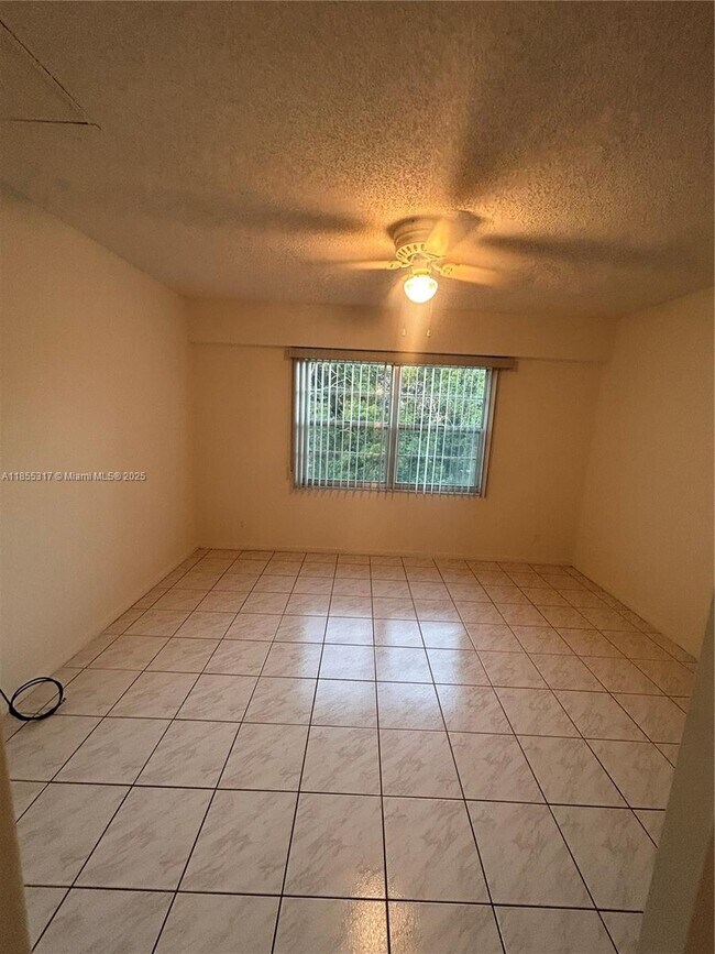 Building Photo - 1351 SW 125th Ave