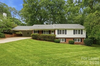 Building Photo - 926 Shady Bluff Dr